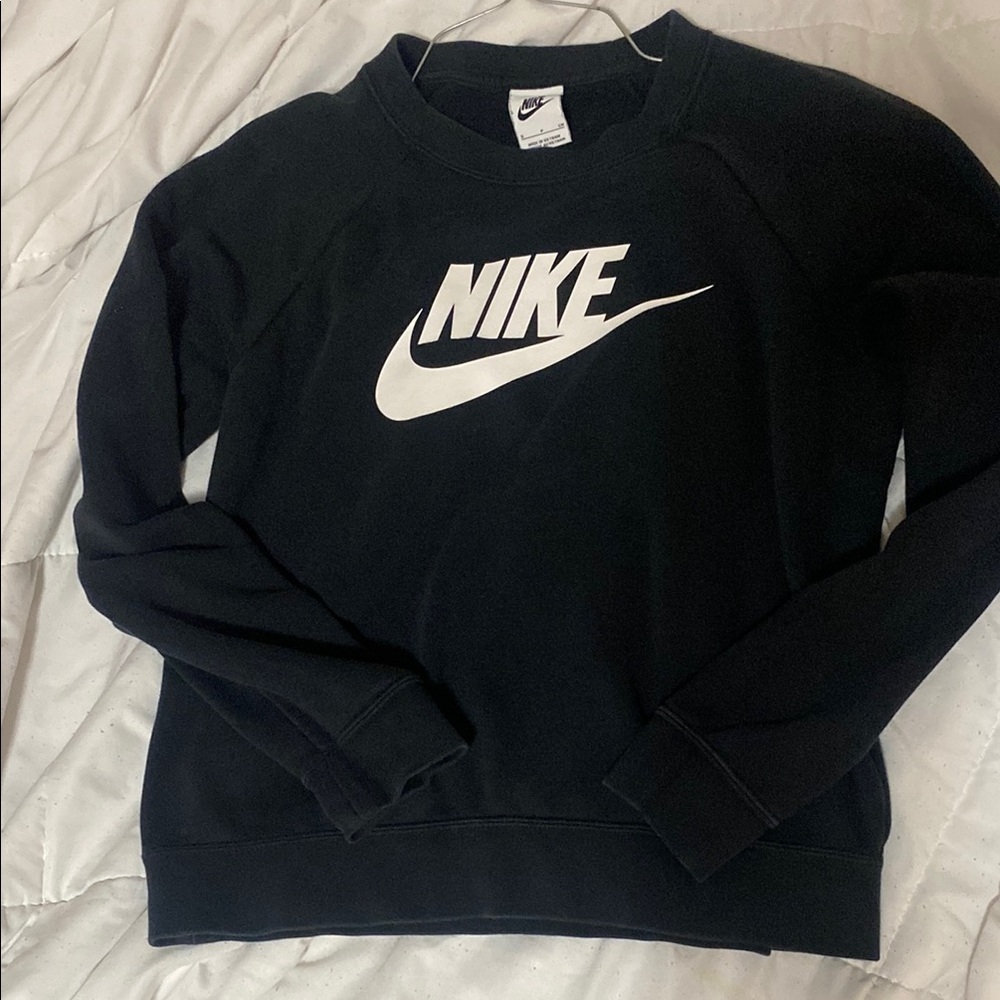 Black womans nike sweatshirt